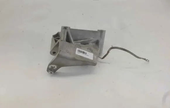 Volvo XC90 Engine mounting bracket 31430470