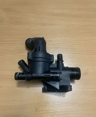 Thermostat/thermostat housing