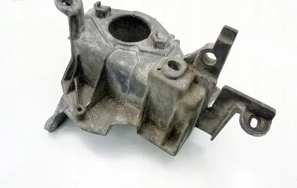 Renault Clio I Gearbox mounting bracket 8200111335