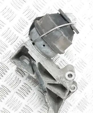 Volvo XC90 Engine mount bracket 30741397