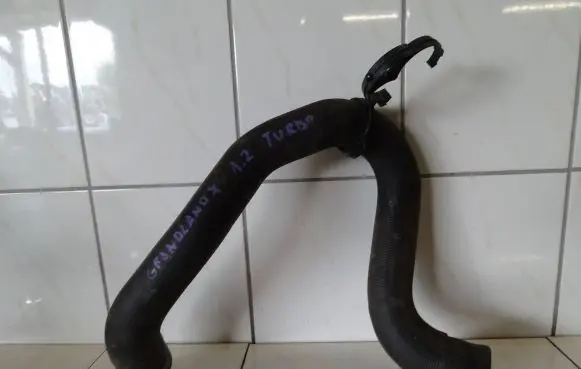 Opel Grandland X Turbo air intake inlet pipe/hose 9820100780