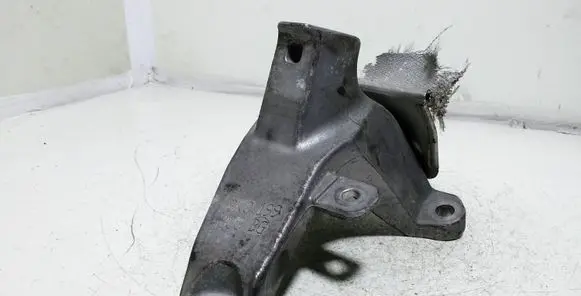 Audi A4 S4 B8 8K Engine mounting bracket 8K0199308