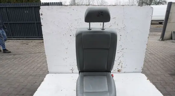 Volkswagen Transporter - Caravelle T5 Front driver seat FOTELSTELARZKANAPA