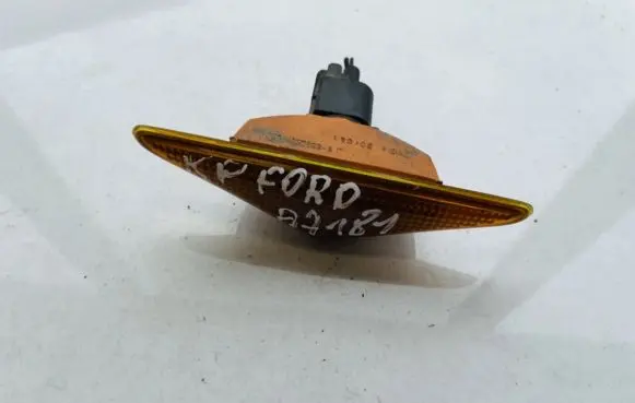 Ford Mondeo Mk III Front fender indicator light 1s7113k309ac 1s71-13k309-ac