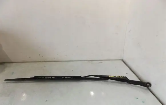 Peugeot 206+ Front wiper blade arm