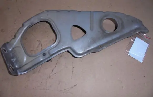 Maserati GranSport Headlight/headlamp mounting bracket