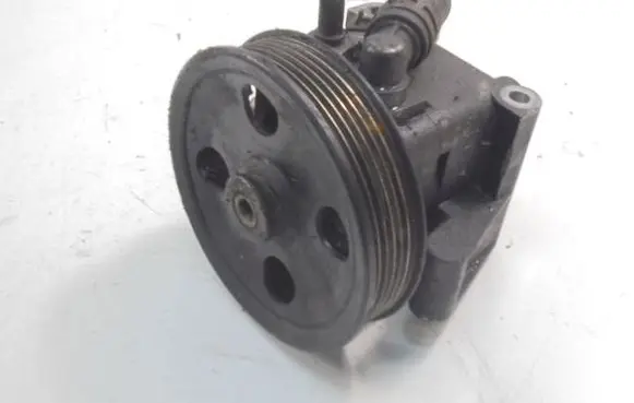 Ford Focus Power steering pump 7611332128