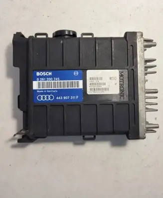 Volkswagen PASSAT B3 Engine control unit/module 443907311F 0261200745