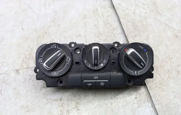 Volkswagen Jetta VI Climate control unit 5C0820047CT