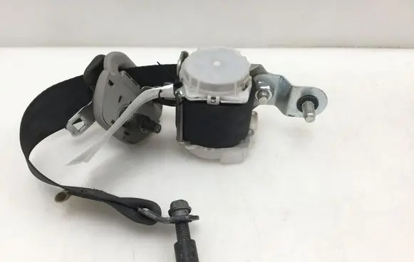 Nissan Navara Rear seatbelt H073811