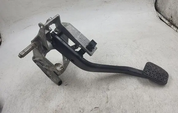 BMW 3 E90 E91 Clutch pedal 6778977