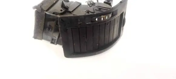 Skoda Octavia Mk2 (1Z) Dash center air vent grill 1Z0819701