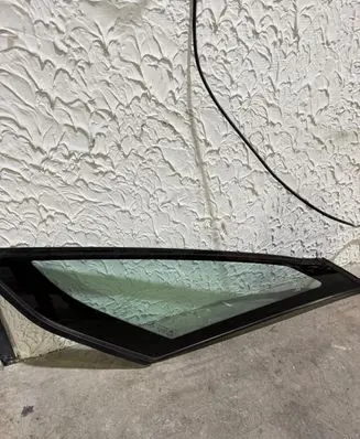 Citroen C4 Grand Picasso Front triangle window/glass 