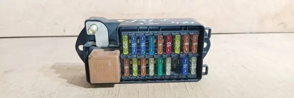 Jaguar XJ X308 Fuse module LNC2800CC 2800CC 518206016