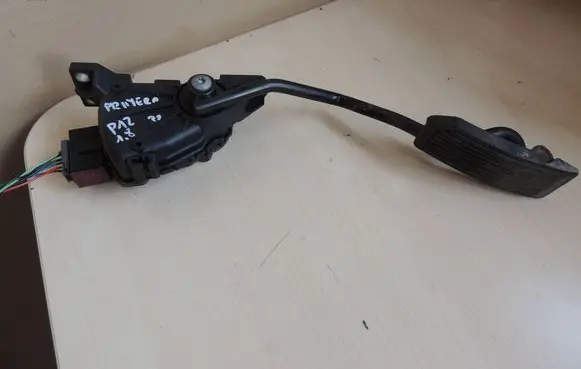 Nissan Primera Accelerator throttle pedal 18002AU410