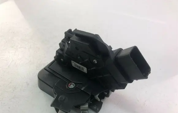 Volvo C30 Rear door lock 30799302 K4928