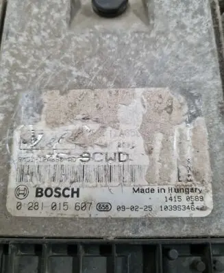 Ford Focus Engine control unit/module AM5112A850AD 0281015607