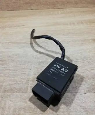 Volkswagen Jetta VI Fuel pump relay 1k0906093f