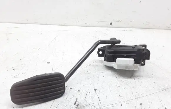 Volvo XC90 Accelerator throttle pedal 30683521