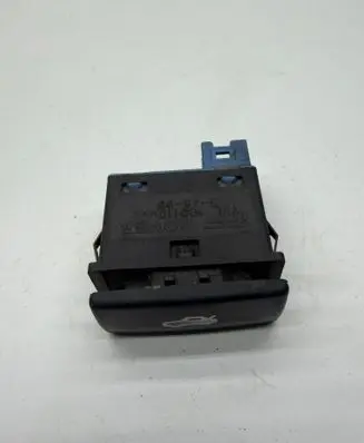 Rover 75 Tailgate opening switch YXL100110