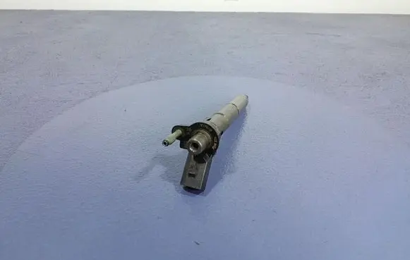 Audi A4 S4 B7 8E 8H Fuel injector 8571563