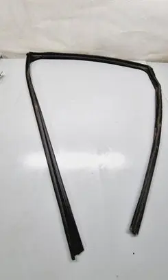 Honda CR-V Rubber seal rear door window/glass 72775TNYG01