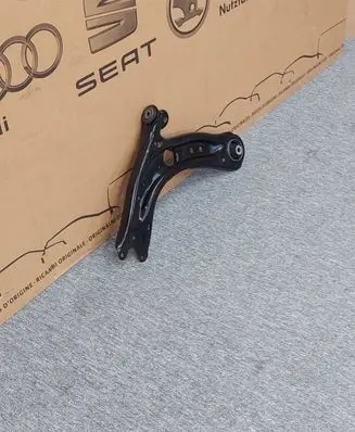Volkswagen Golf VII Front lower control arm/wishbone 5QM407151A 5Q0407151R 5QM.407.151.A