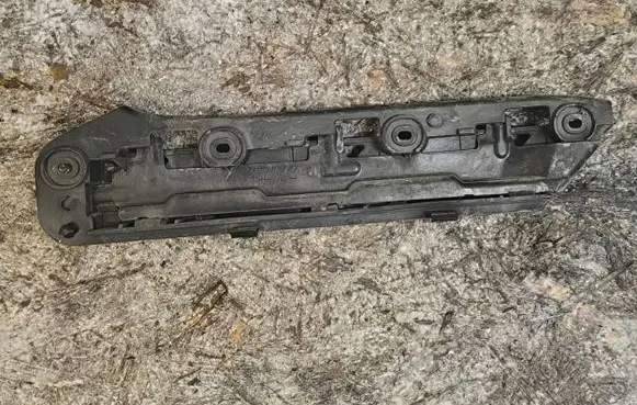 Volkswagen Touran I Front bumper mounting bracket 1T0807936