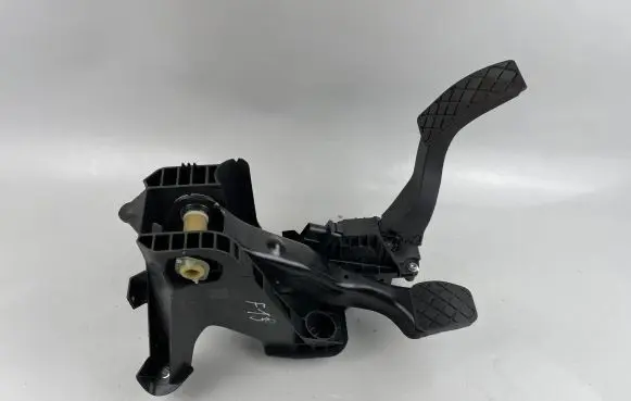Volkswagen Golf VII Pedal assembly 5Q1721058AM 5Q1723503F