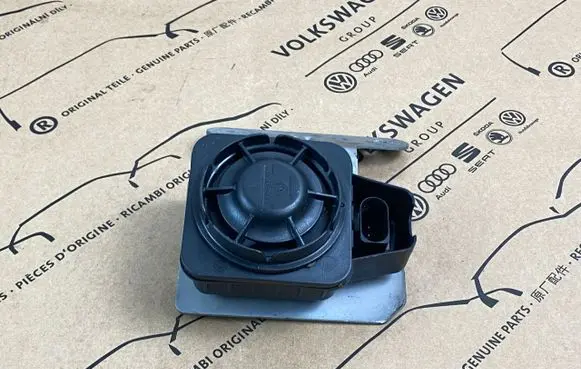 Volkswagen Golf VII Alarm system siren 5Q0951605