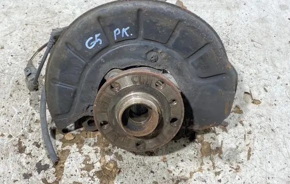 Volkswagen Golf V Front wheel hub spindle knuckle