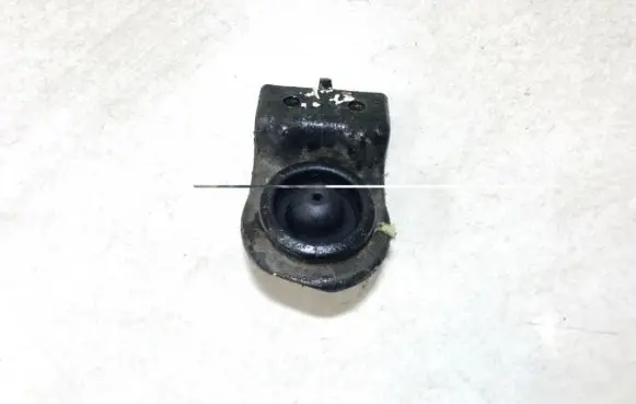 Radiator mount bracket