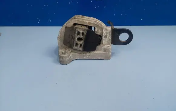 Volvo XC90 Engine mount bracket 326D20