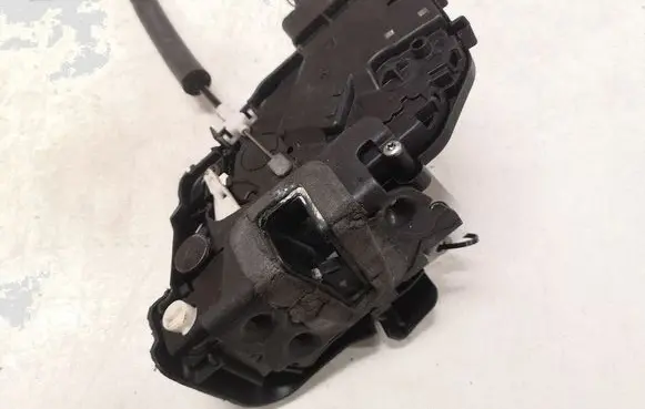 Jaguar XF X250 Rear door lock 7H5A26413AC A048317