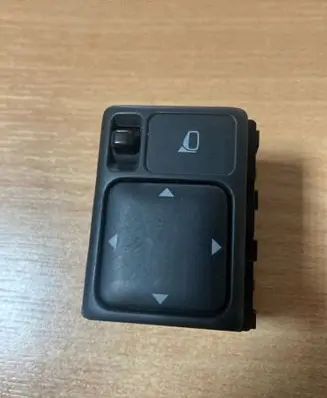 Nissan X-Trail T30 Wing mirror switch 050317