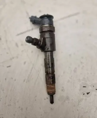Peugeot 207 Fuel injector 0445110339