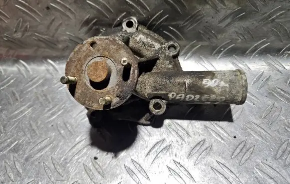 Mitsubishi Pajero Water pump M13