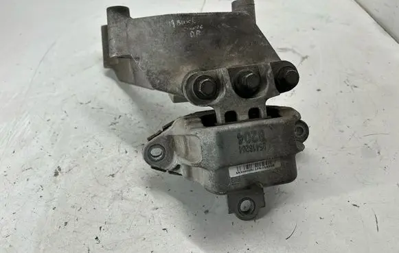 Buick Encore I Engine mount bracket 95418204