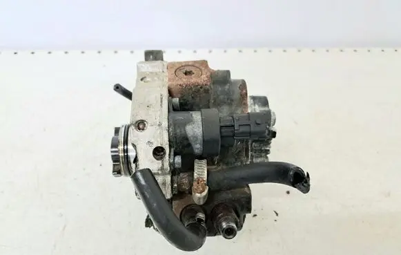 Volvo S60 Fuel injection high pressure pump 0445010043 8689590