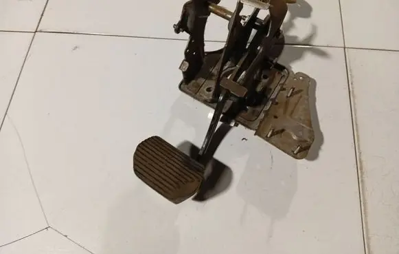 Peugeot 307 Brake pedal 