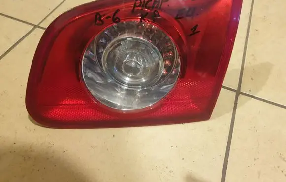 Volkswagen PASSAT B6 Tailgate rear/tail lights