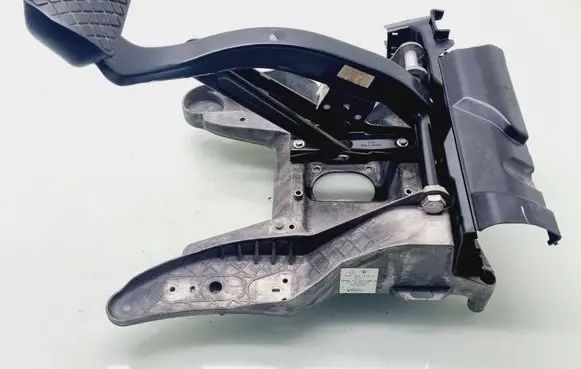 Volkswagen Touareg I Brake pedal 7L0723117 7L0723142B