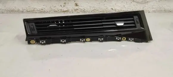 Audi A1 Dash center air vent grill 82c820951c 82c820951b