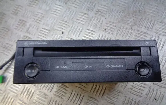 Volkswagen Polo IV 9N3 CD/DVD changer 