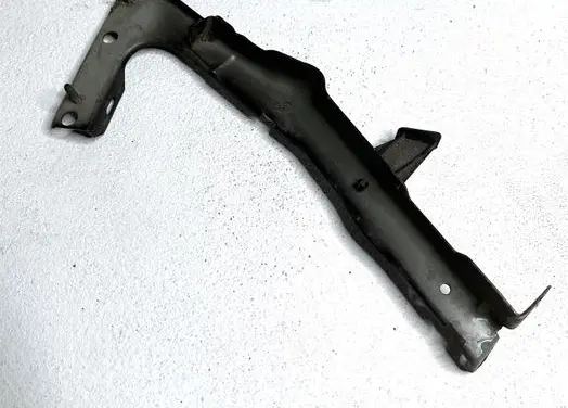 Audi A5 Sportback 8TA Fender mounting bracket 8T0821136A 8T0821135C