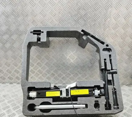 Audi RS5 Tool set 8T0012109D 8K0011221