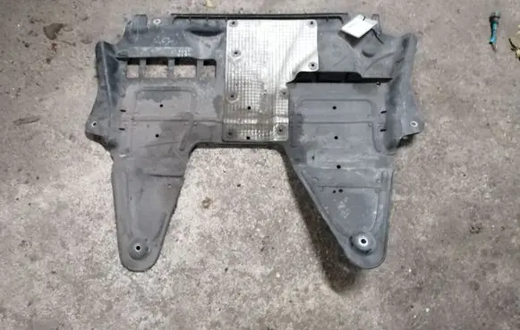 Fiat 500 Engine splash shield/under tray 68073805AB