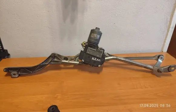 Mercedes-Benz E W211 Front wiper linkage and motor A2118200442 0390241801 2118200142