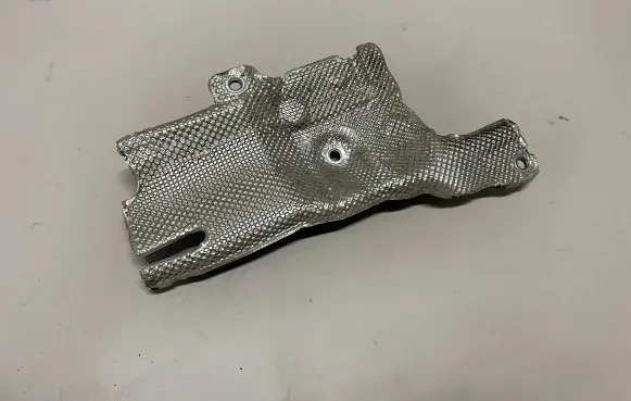 Volkswagen PASSAT B8 Heat shield in engine bay 04L103954