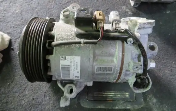 Renault Twingo III Air conditioning (A/C) compressor (pump) 926005861R
